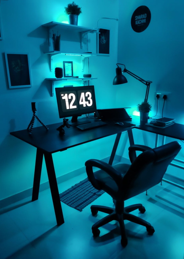 black-flat-screen-computer-monitor-on-black-wooden-table